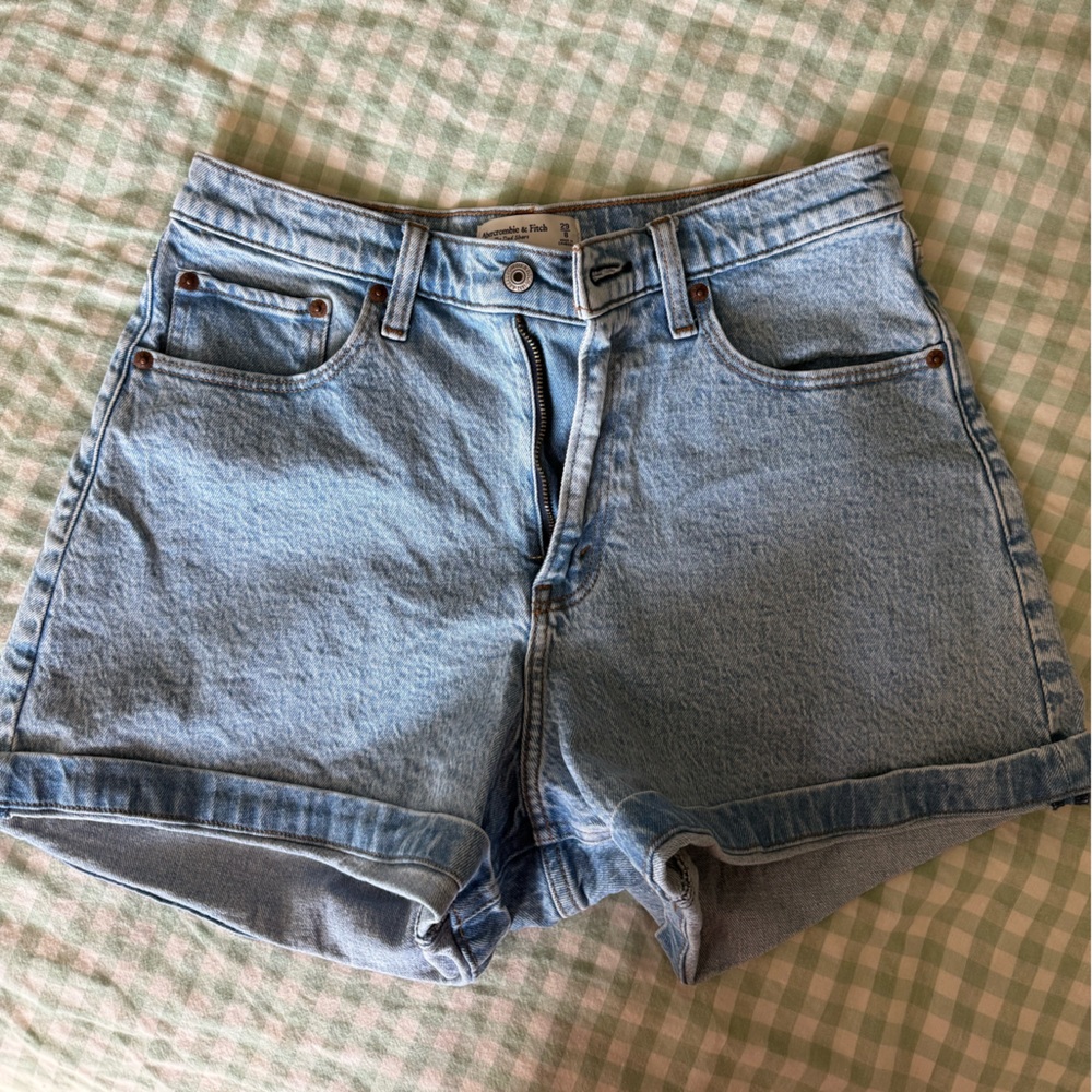 Abercrombie & Fitch Curve Love Dad Shorts - Picture 2 of 4